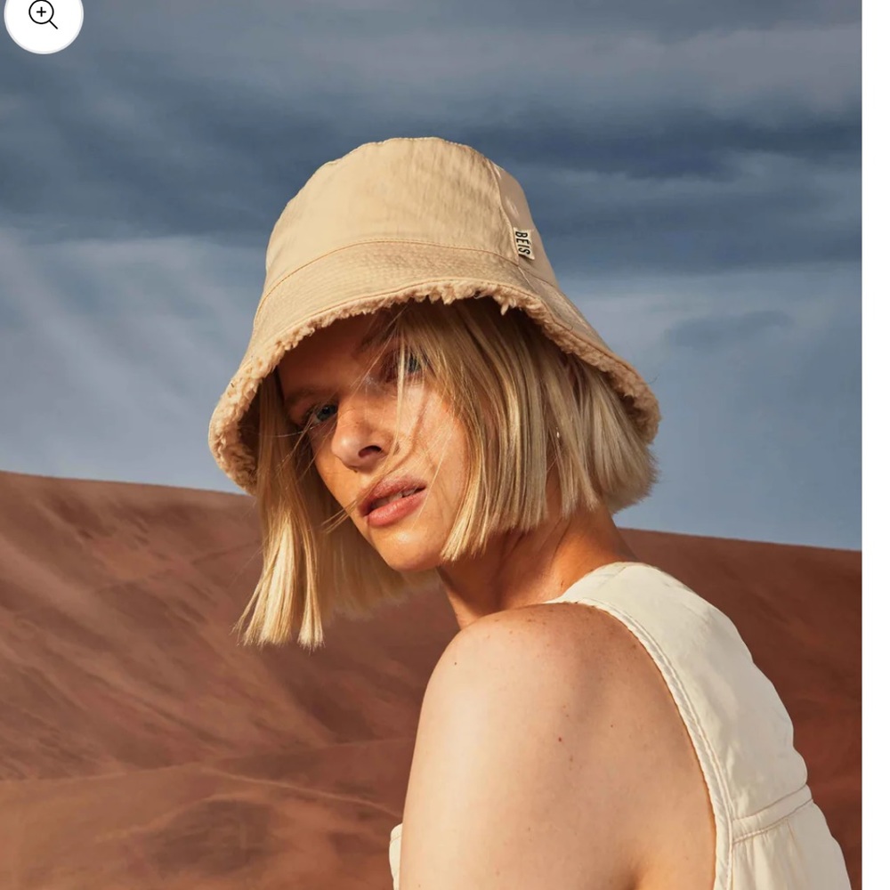 Beis Bucket Hat